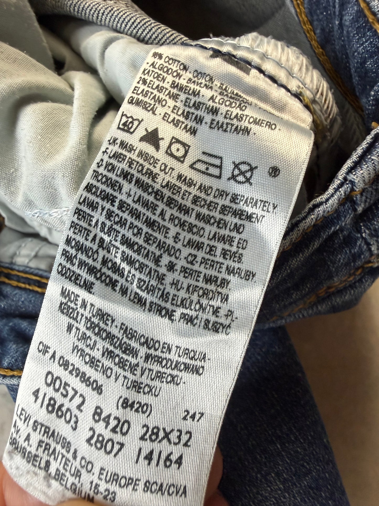 Levi's 572 Bootcut Herren Damen Jeans (XS)