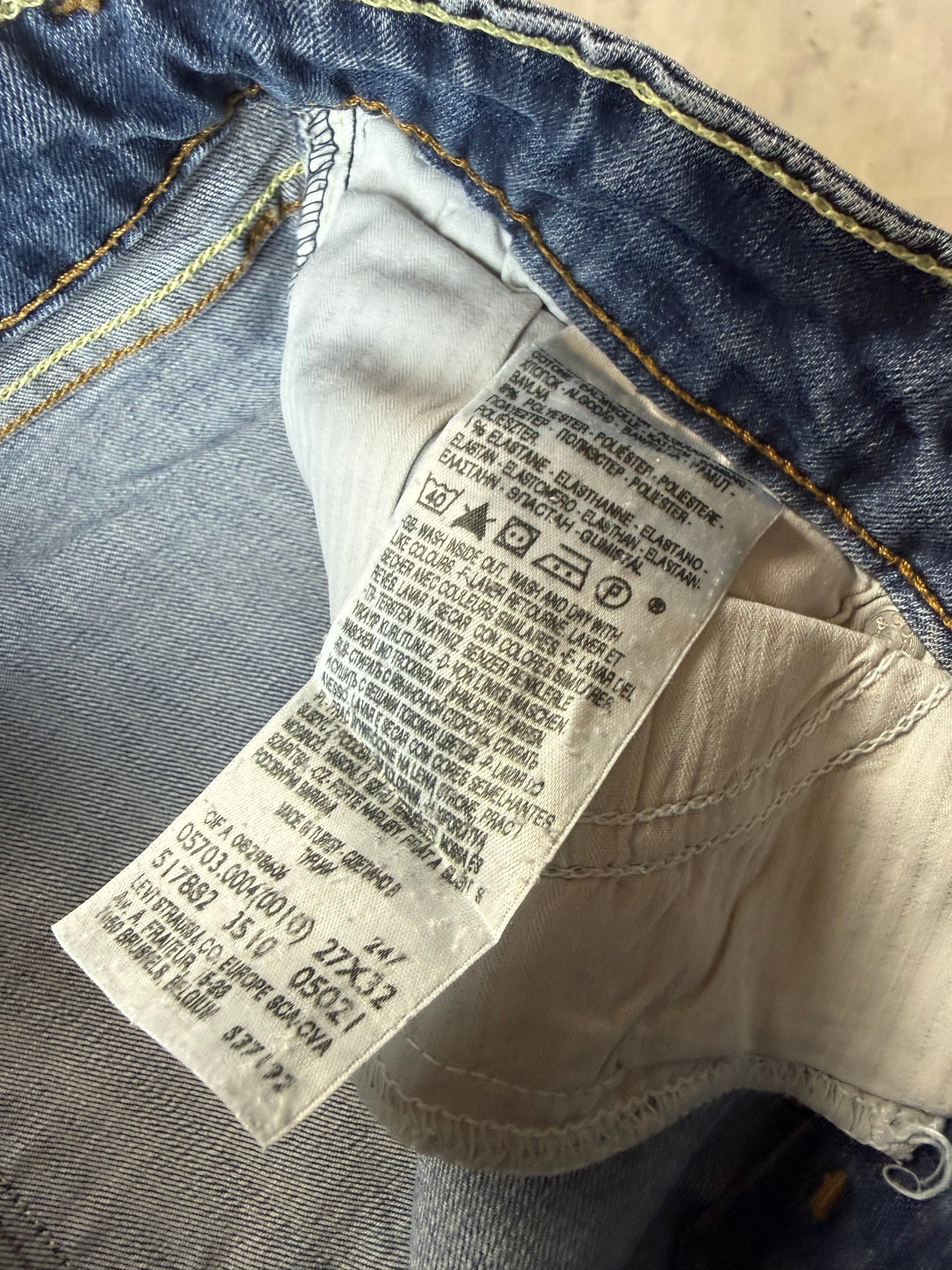 Levi's Slim Straight Damen Jeans (XS)