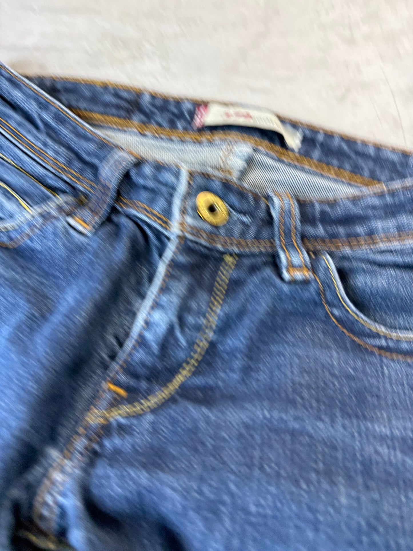 Levi's 572 Bootcut Herren Damen Jeans (XS)