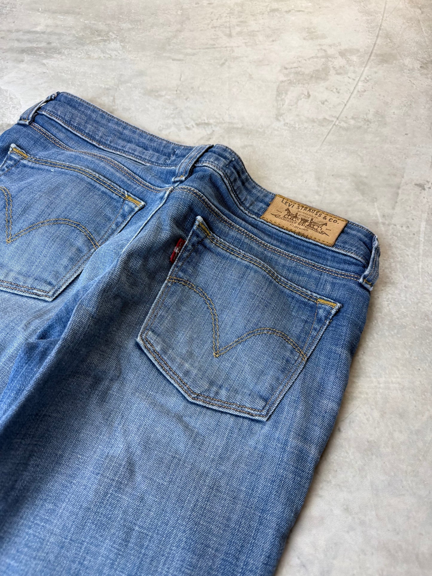 Levi's 572 Bootcut Herren Damen Jeans (S)